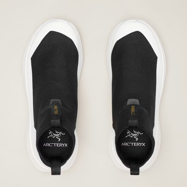 Top view of women's Arc'teryx Norvan 4 Nivalis running shoe in Black/Arctic Silk colour