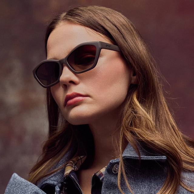 Goodr Deco G sunglasses in 'walnut wonderland' colour model