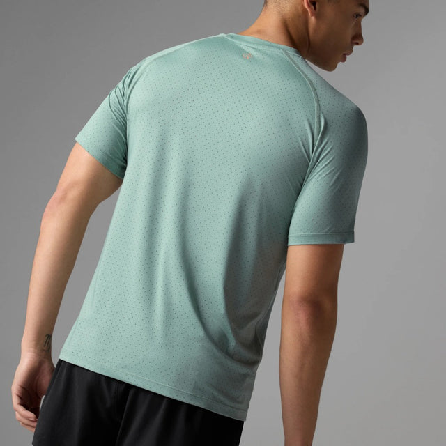 Back on-model view of rabbit men's EZ tee perf ICE short sleeve in iceberg green colour