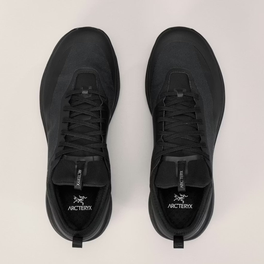 Top view of men's Arc'teryx Sylan GTX running shoes in Black colour