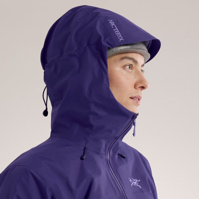 StormHood detail of Women's Arc'teryx Beta SL jacket in Soulsonic colour