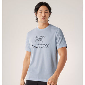 Front on-model view of men's Arc'teryx Arc'Word logo t-shirt in daybreak colour