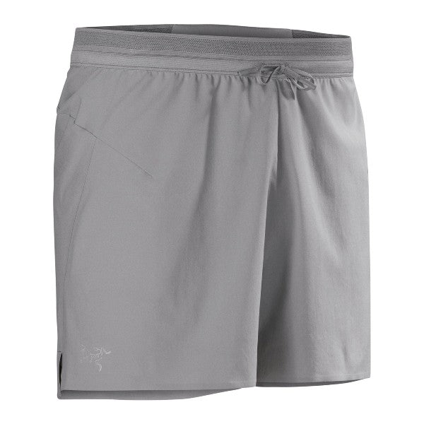 Front view of men's Arc'teryx Norvan 5" running shorts in void (gray)