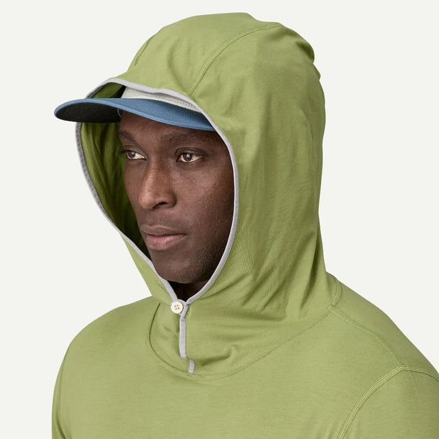 Hood detail of men's patagonia Tropic Comfort Sun Hoody in buckhorn green colour