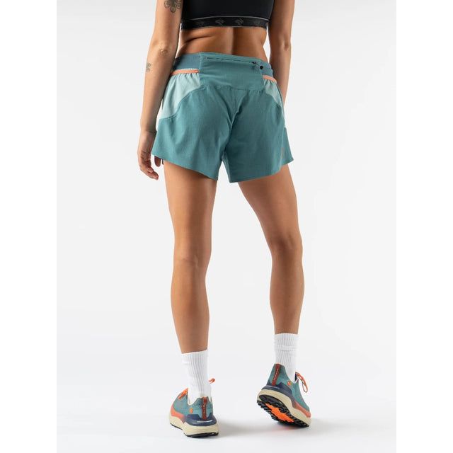 Back on-model view of rabbit running FKT 4" shorts in Hydro colour