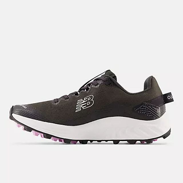 Inner side view of women's New Balance Summit Unknown v4 running shoe in grey
