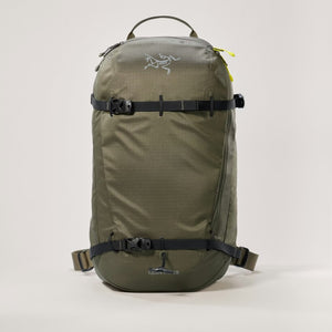 Front view of Arcteryx Quintic 28 liter backpack in Tatsu colour