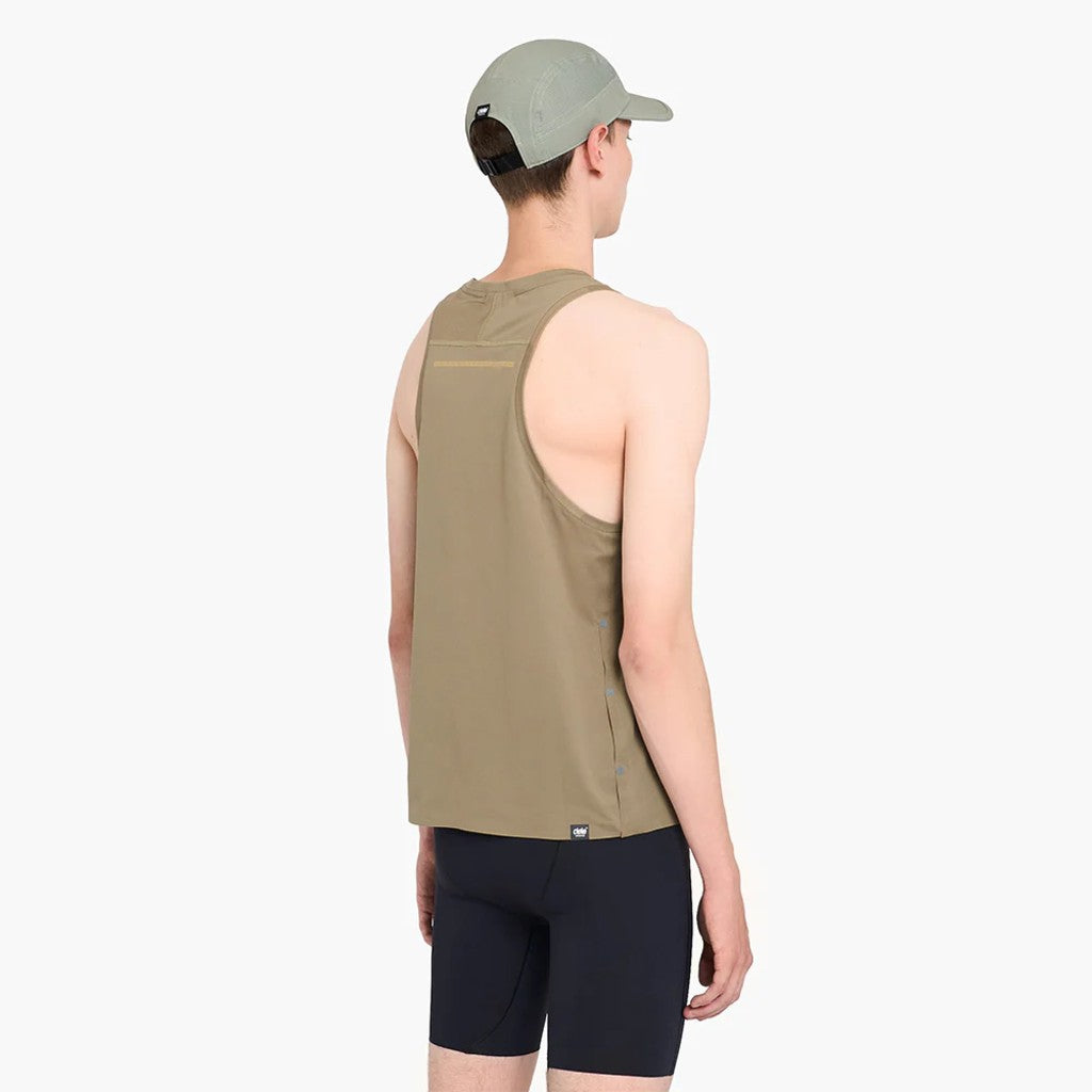 Back model view of Ciele FSTSinglet 2 in canvas colour