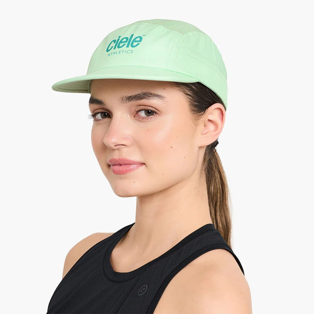 on-model ciele GOCap Classic Athletics in spearmint colour