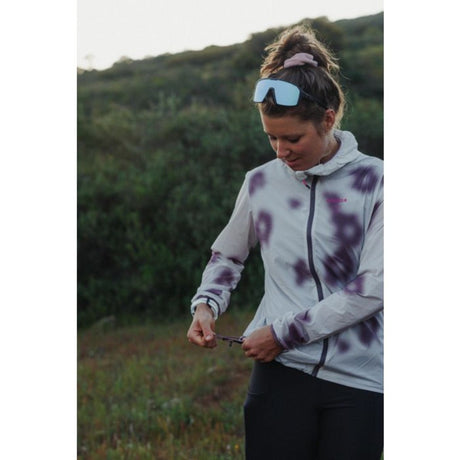 View of hem detail of the Maloja women's AlarisM running jacket in shaded white shadow colour
