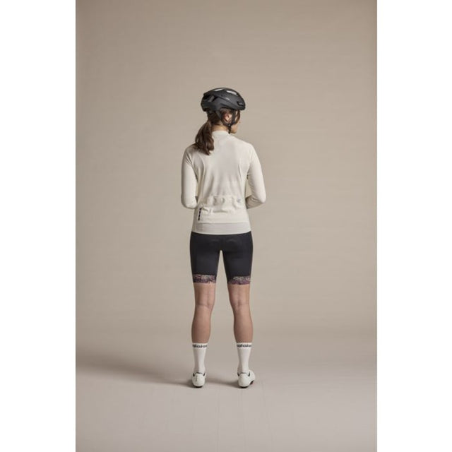 Back view of model wearing the Maloja SundaM cycle tights for wome in deep black colour