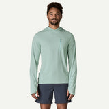 Front view of on-model men's Patagonia's cap cool sun hoody in Thermal Blue Tin Ice X-Dye