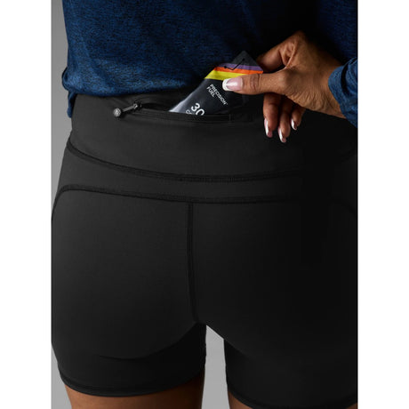 Pocket detail on-model view of Rabbit speed leggy high rise 4" women's in black colour
