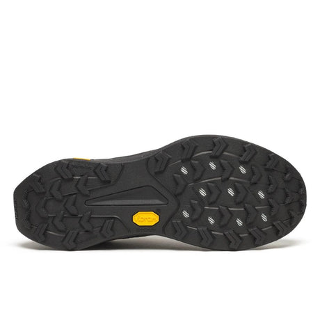 Sole view of men's peregrine 16 in carbon black colour