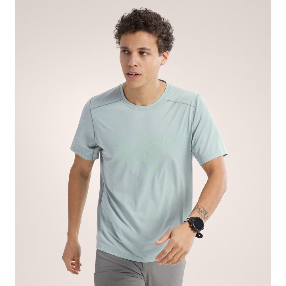 Front on-model view of men's Arct'eryx Cormac Logo SS Shirt in stone green heather colour