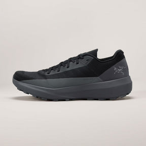 Side view of men's Arc'teryx Norvan LD 4 running shoe in black/cloud colour