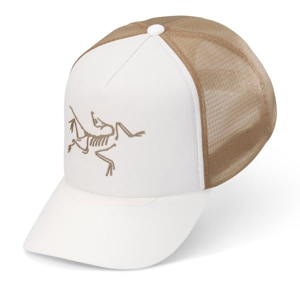Front view of Arc'teryx Bird Trucker curved brim hat in arctic silk/canvas colour