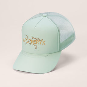 Front view of Arc'teryx Bird Word trucker hat in trail magic colour