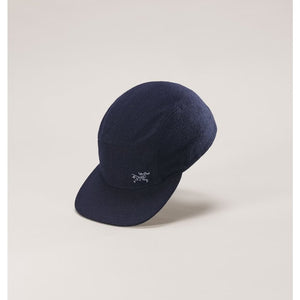 Arc'teryx Calidum 5 panel wool cap in Black Sapphire colour