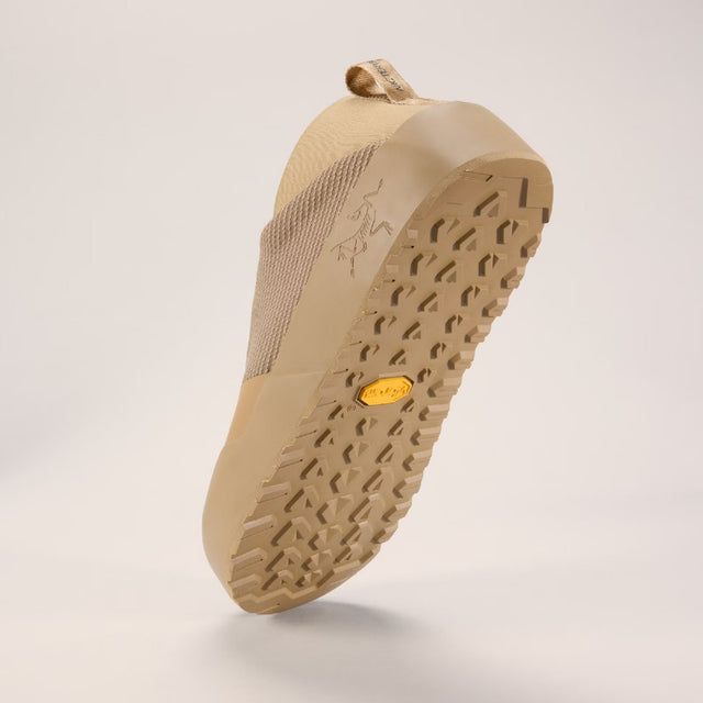 Sole view of women's Arc'teryx Kragg shoe in canvas colour