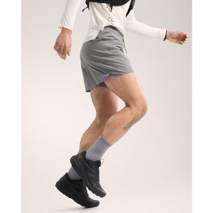 Side on-model view of men's Arc'teryx Norvan 5" running shorts in void (gray)