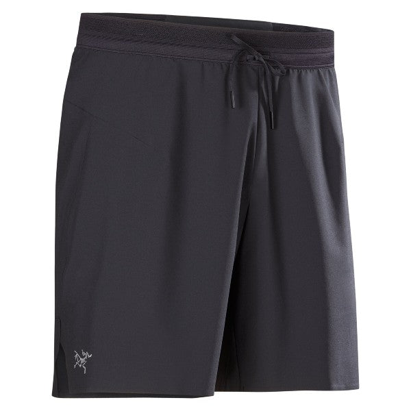Front view of men's black Arc'teryx Norvan 7" running shorts