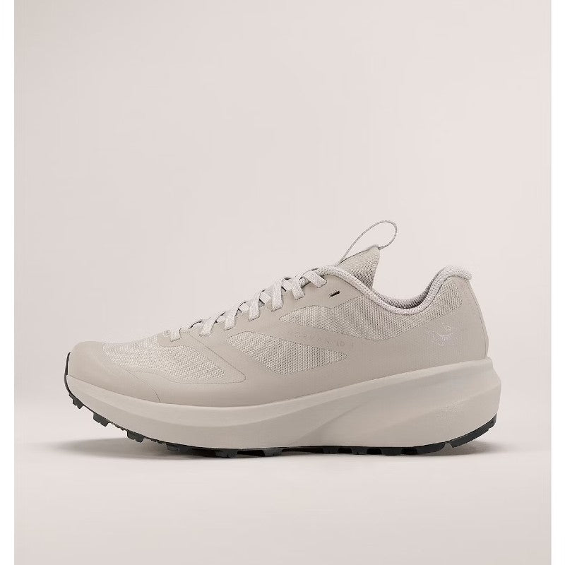 Side view of women's Arc'teryx Norvan LD 3 Gore-Tex shoe in rune/rune (beige) colour