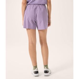 Back on-model view of women's Arc'teryx Teplo 5" shorts in velocity (purple) 