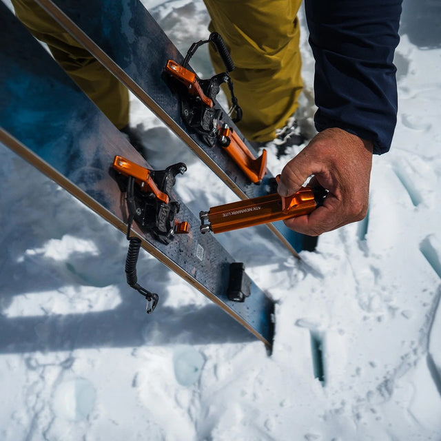 Removing a part of the ATK Newmark Lite telemark binding from a ski