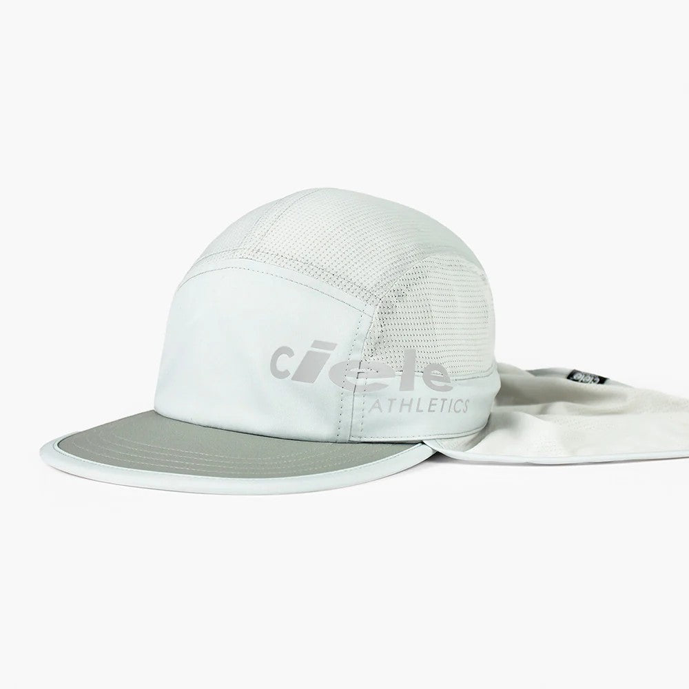 ciele goCap cape running cap in light grey