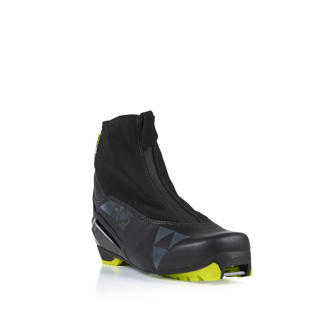Front view of men's Fischer RC5 Classic ski boot