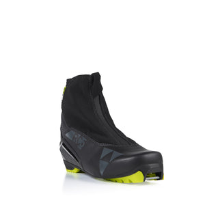 Front view of men's Fischer RC5 Classic ski boot