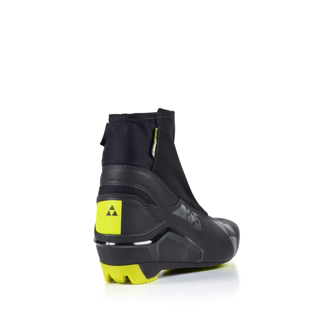 Heel view of men's Fischer RC5 Classic ski boot