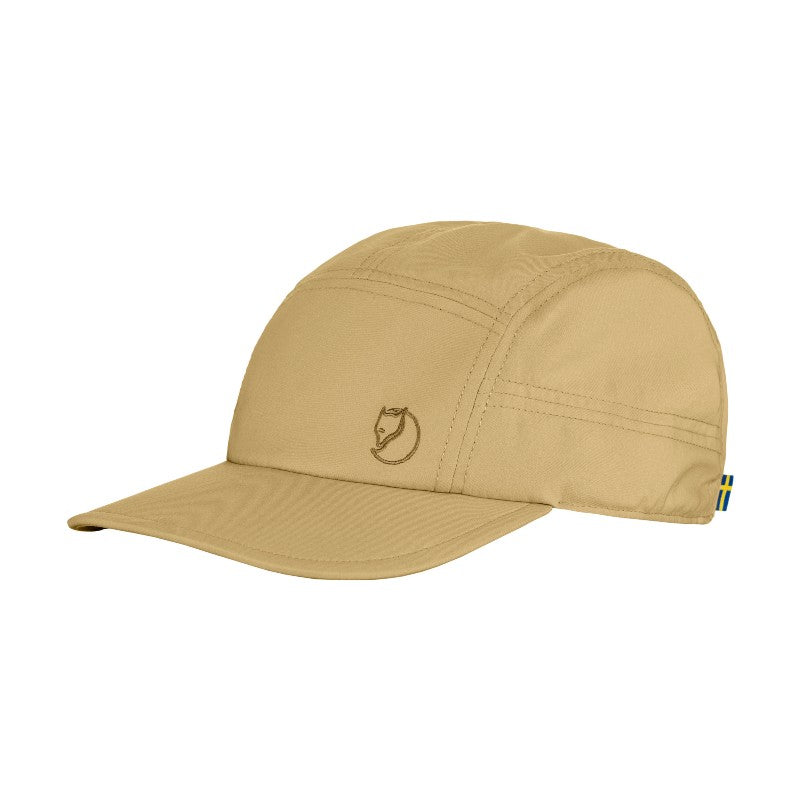 Front view of fjallraven abisko hike lite cap in dune beige