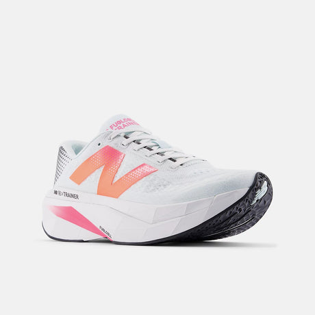 Angled view of men's New Balance Fuelcell SuperComp Trainer v3 running shoe