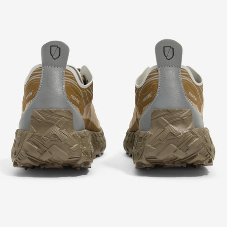 Heel view of brown ('loam') norda 001a trail running shoe
