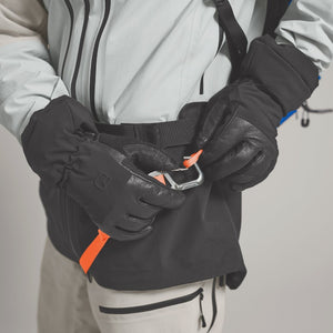 Leg loop detail of Ortovox avabag litric tour 40 avalanche pack