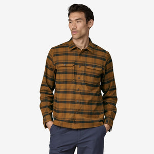 Front on-model view of men's Patagonia Canyonite Flannel Shirt in Shelter Brown colour