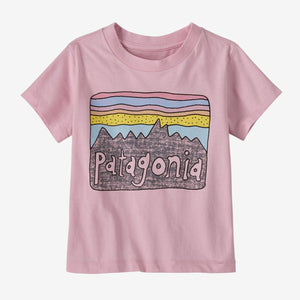 Baby Patagonia Fitz Roy Skies t-shirt in peaceful pink