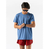Front on-model view of rabbit running race pace tee in starlight sapphire colour