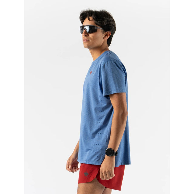 Side on-model view of rabbit running race pace tee in starlight sapphire colour