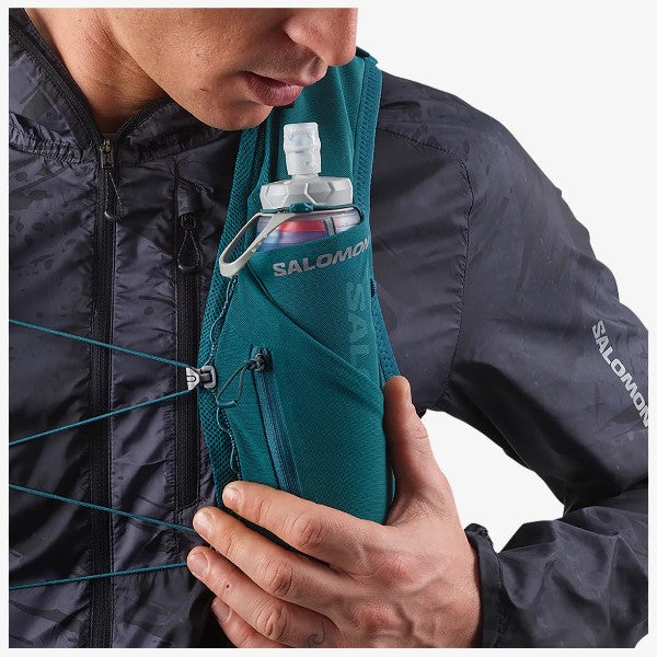 In vest pocket view of 490ml salomon soft flask xa filter in clear blue colour