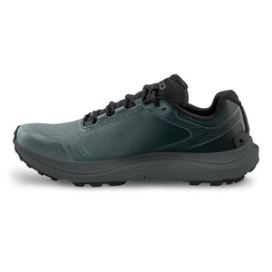Inner side view of men's topo athletic mt-5 trail running shoes in black/charcoal