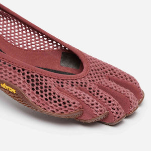 Toe detail of women's Vibram Vi-B ECO shoes in burgundy