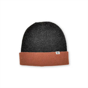 XS weekender beanie in charcoal/pecan colour