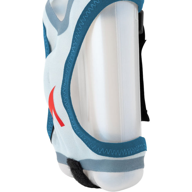 Side view of UltrAspire 550 Race 2.0 handheld water bottle system